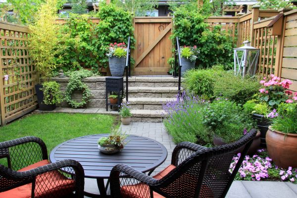 Small Yard Landscaping in Redford