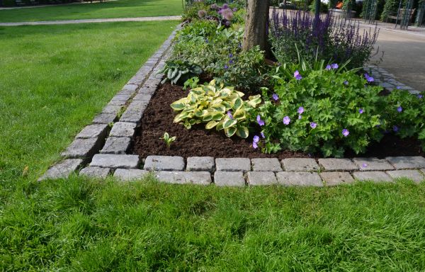 Flower Bed Mulching in Redford