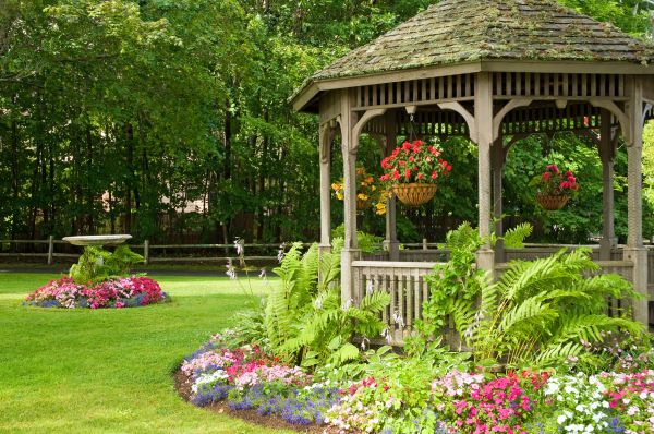 Backyard Landscaping Service in Redford